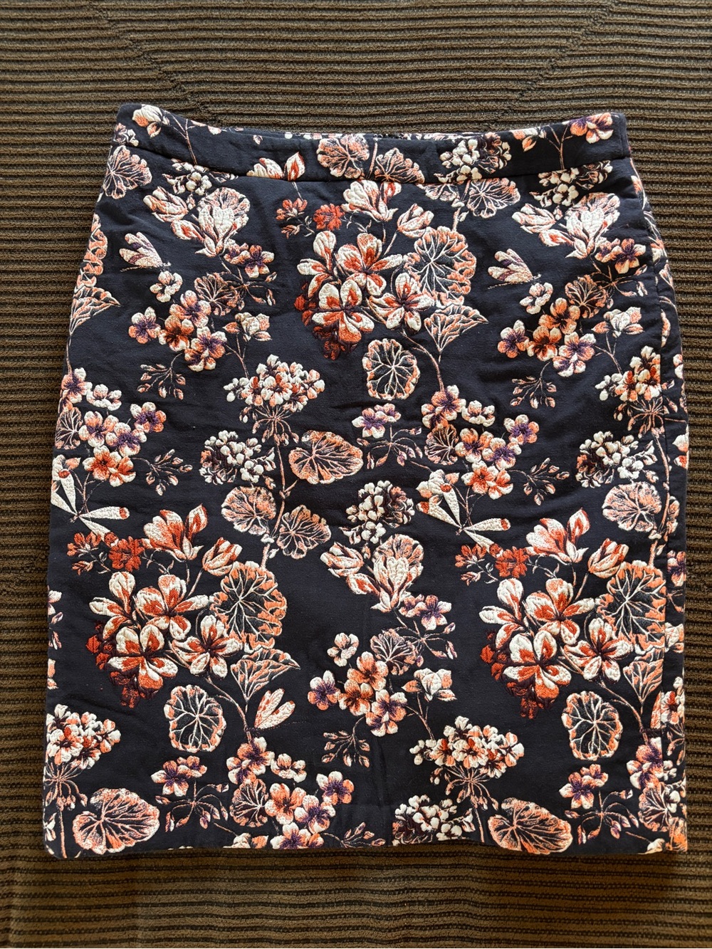 AnnTaylor embroidered at the knee, pencil skirt